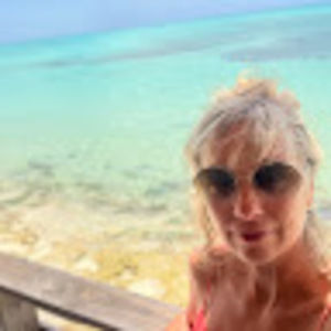 Meet your Posher, Liora